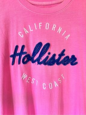 Hollister Hot Pink Tee with Navy Script